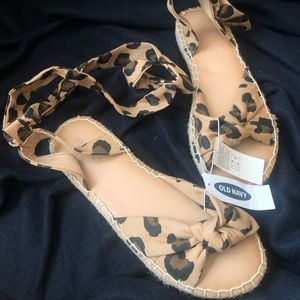 *SOLD* NWT Size 6 Leopard Sandals w/ Bow & Calf Tie